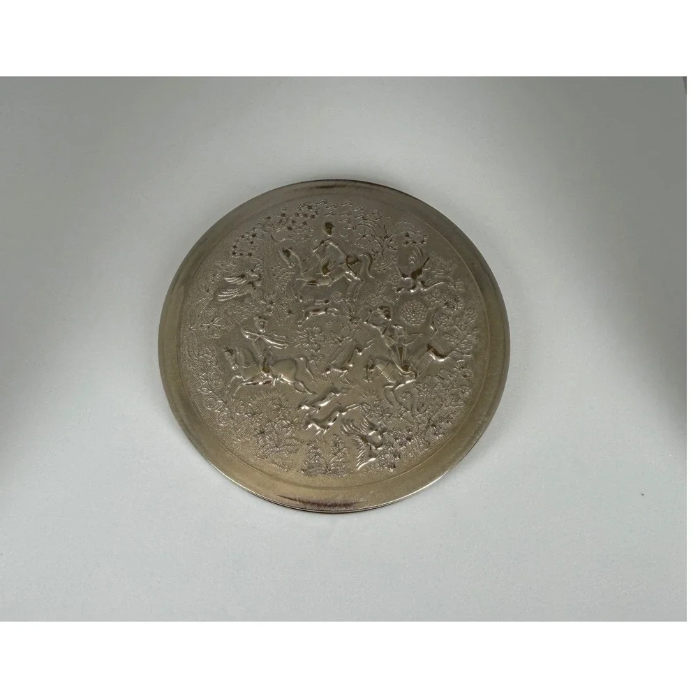 Vintage Tussy Silver Tone Makeup Compact Repousse Hunting Scene Horseback 3 Inch